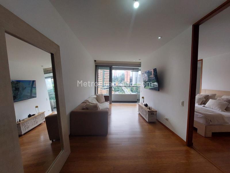 Stylish 1BR Studio in El Tesoro with Gym - 9