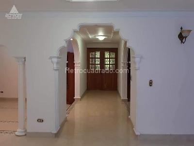 Casa de 5 alcobas en venta en Sabaneta, Sabaneta, 489 m² · foto 8 de 16