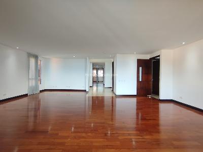 Apartamento de 3 alcobas en arriendo en La Calera, Medellín, 226 m² · foto 4 de 20