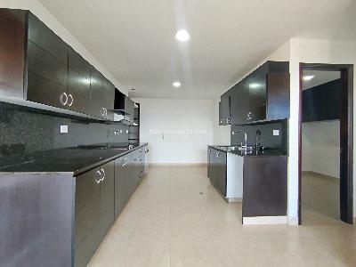 Apartamento de 3 alcobas en arriendo en La Calera, Medellín, 226 m² · foto 6 de 20