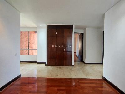 Apartamento de 3 alcobas en arriendo en La Calera, Medellín, 226 m² · foto 14 de 20
