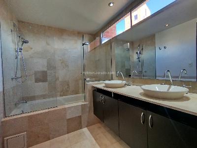Apartamento de 3 alcobas en arriendo en La Calera, Medellín, 226 m² · foto 18 de 20