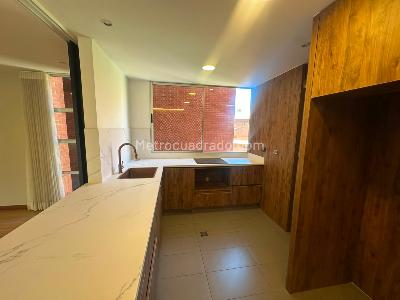Apartamento de 3 alcobas en arriendo en Nuevo Poblado, Medellín, 170 m² · foto 2 de 15