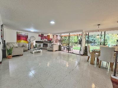 Casa de 4 alcobas en venta en Envigado, Envigado, 236 m² · foto 2 de 20