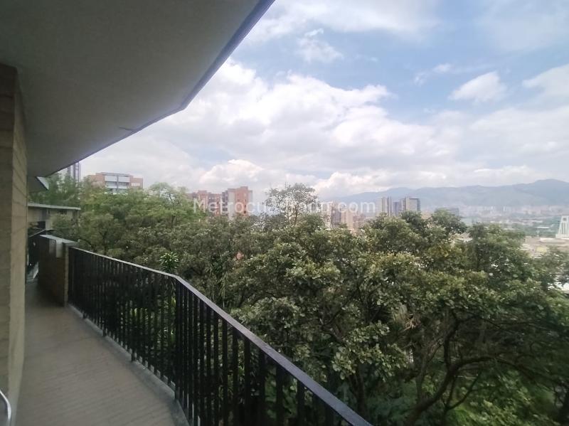 Apartamento de 2 Alcobas en Altos del Poblado con Piscina y Gimnasio - 5