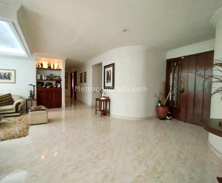 Elegant 4BR Apartment in Transversal Inferior - 5