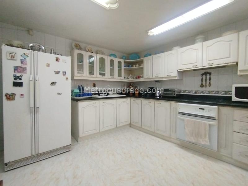 Elegant 4BR Apartment in Transversal Inferior - 7