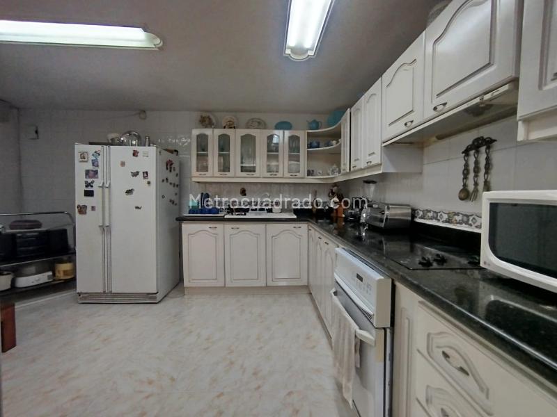 Elegant 4BR Apartment in Transversal Inferior - 9