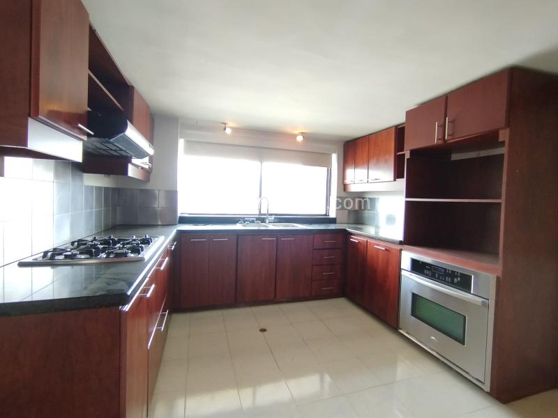 Apartamento de Lujo de 3 Alcobas en Arriendo en Lalinde - 2