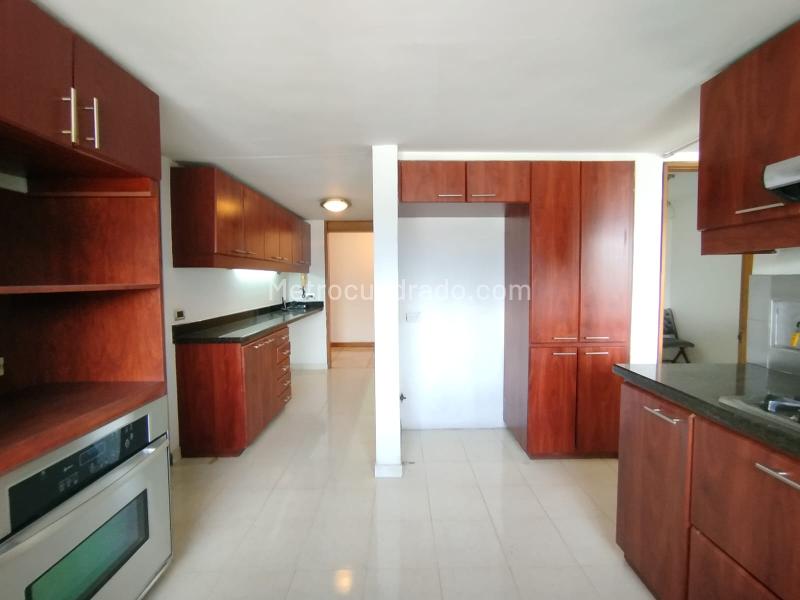 Apartamento de Lujo de 3 Alcobas en Arriendo en Lalinde - 4