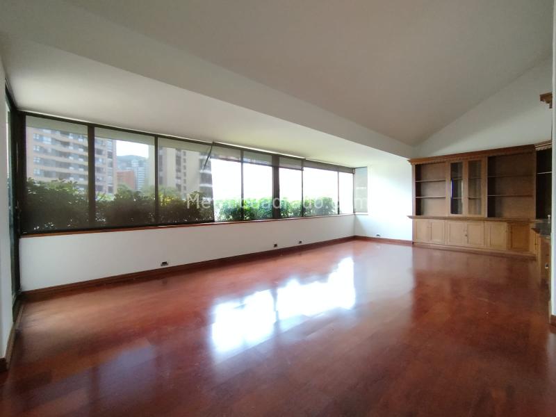 Apartamento de Lujo de 3 Alcobas en Arriendo en Lalinde - 5
