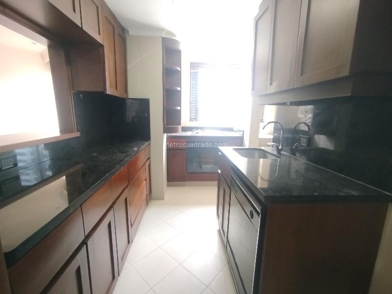 Apartamento de 2 Alcobas en Arriendo en Transversal Superior, El Poblado - 3