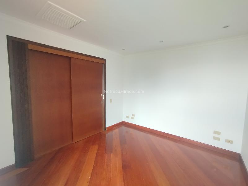 Apartamento de 2 Alcobas en Arriendo en Transversal Superior, El Poblado - 9