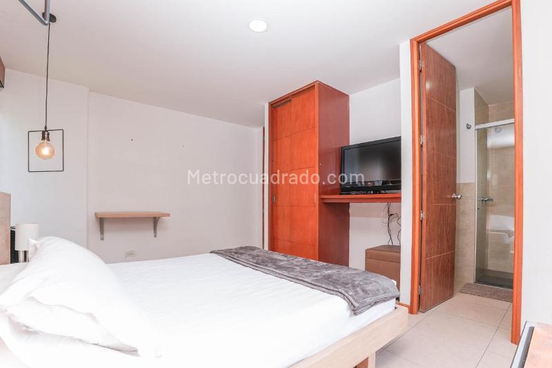 Modern 2BR Furnished Apartment in Transversal Inferior - 9