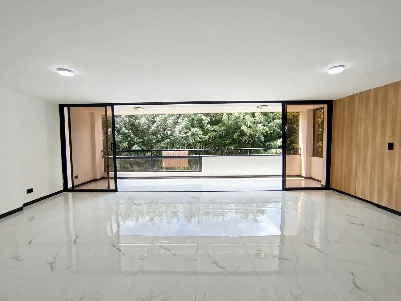 Spacious 4BR Apartment in La Concha