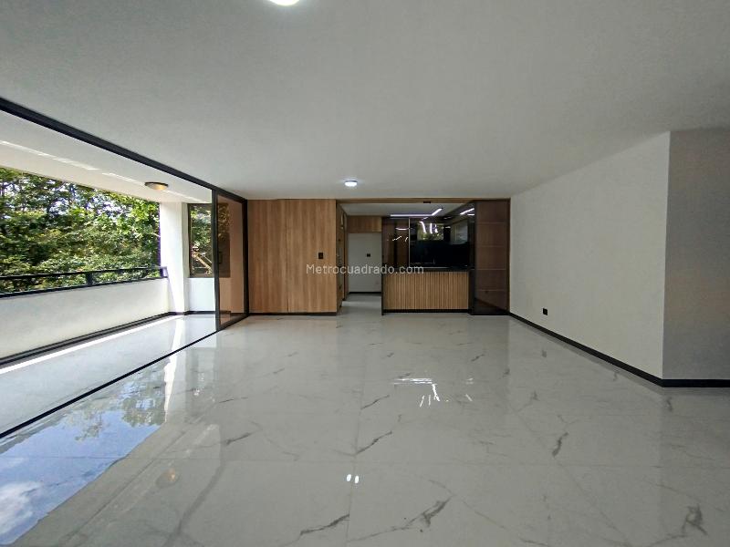 Spacious 4BR Apartment in La Concha - 3