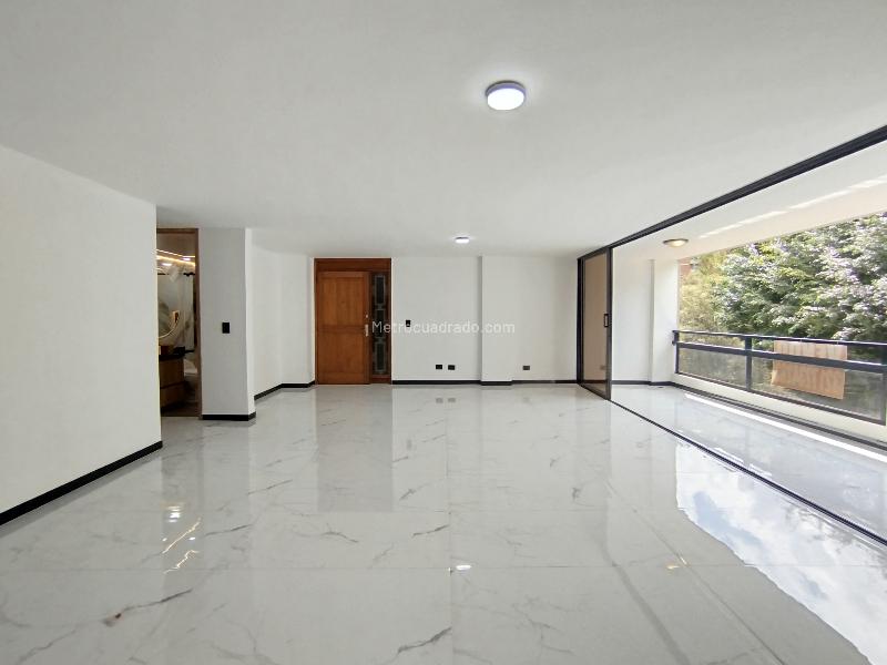 Spacious 4BR Apartment in La Concha - 4