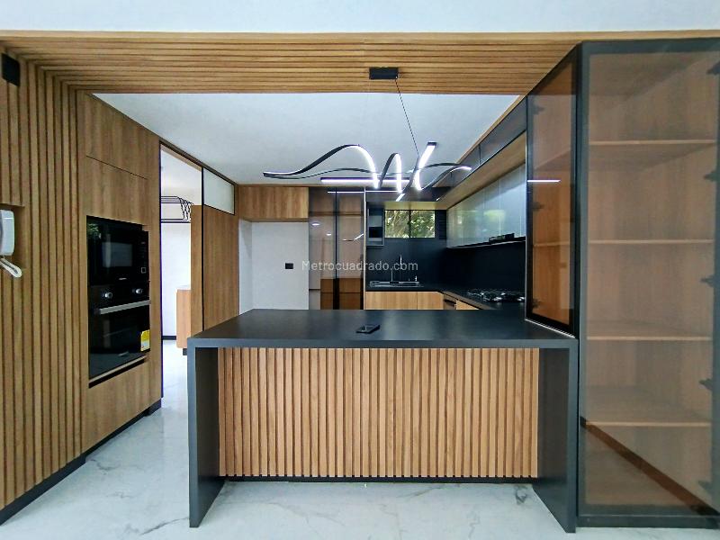 Spacious 4BR Apartment in La Concha - 8