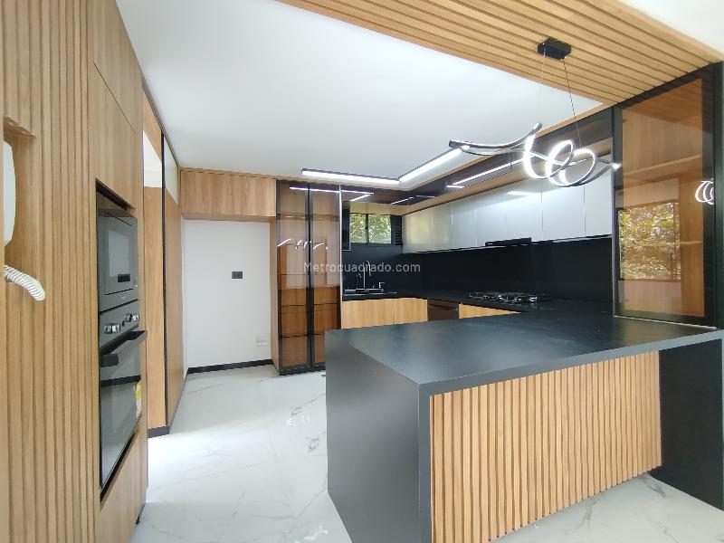 Spacious 4BR Apartment in La Concha - 9