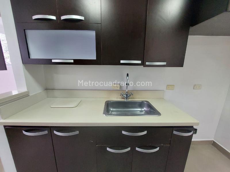 Stylish 2BR Apartment in Exclusive Los Parra - 4