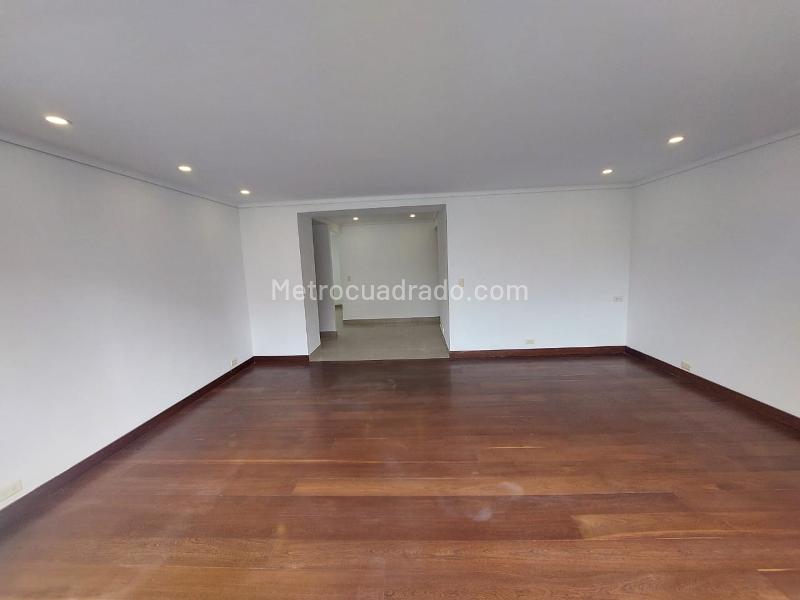 Stylish 2BR Apartment in Exclusive Los Parra - 8
