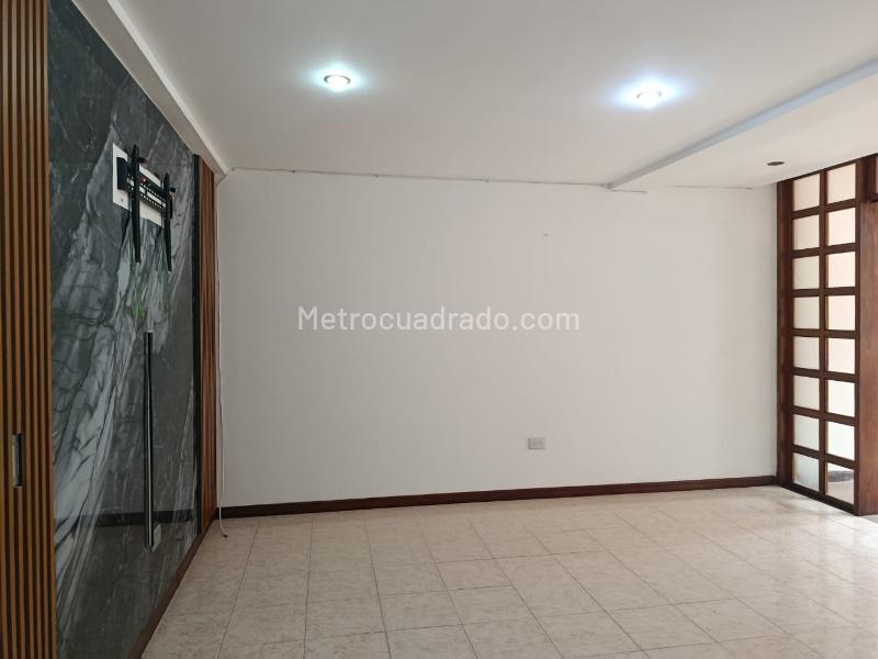 Amplio Apartamento de 3 Alcobas en Vegas del Poblado - 2