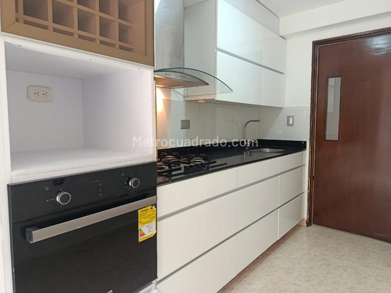 Amplio Apartamento de 3 Alcobas en Vegas del Poblado - 4