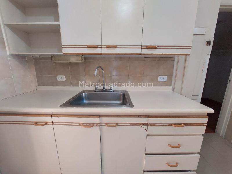 Apartamento en El Campestre (El Poblado) Piso 8 con Cuarto de Servicio - 3