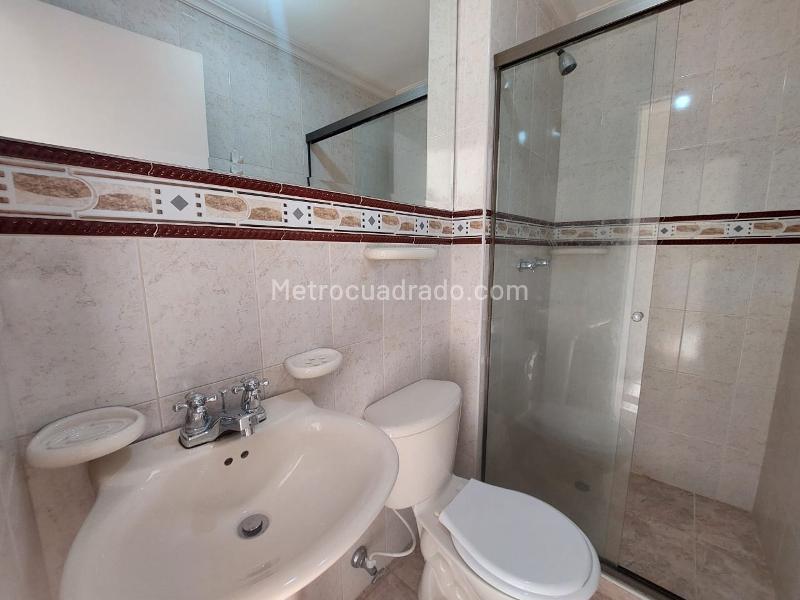 Apartamento en El Campestre (El Poblado) Piso 8 con Cuarto de Servicio - 9