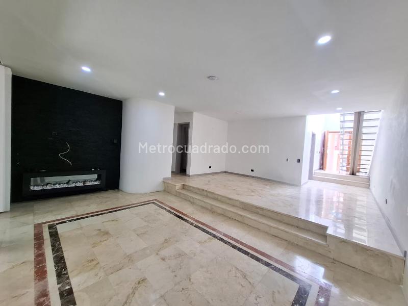 Stylish 4BR Family Home in Transversal Superior - 4