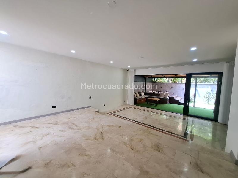 Stylish 4BR Family Home in Transversal Superior - 6