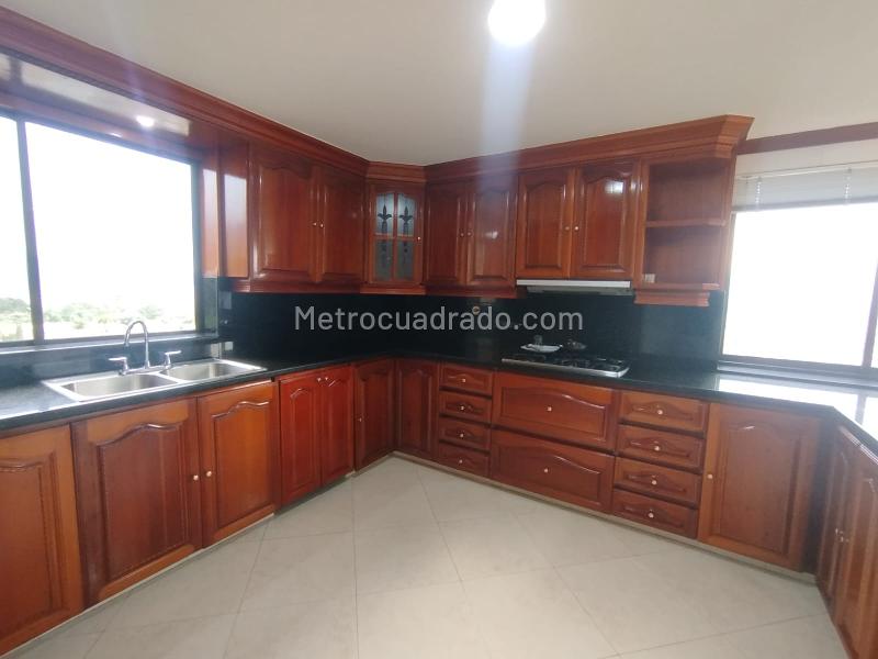 Spacious 4BR Apartment with Tennis Court in El Tesoro