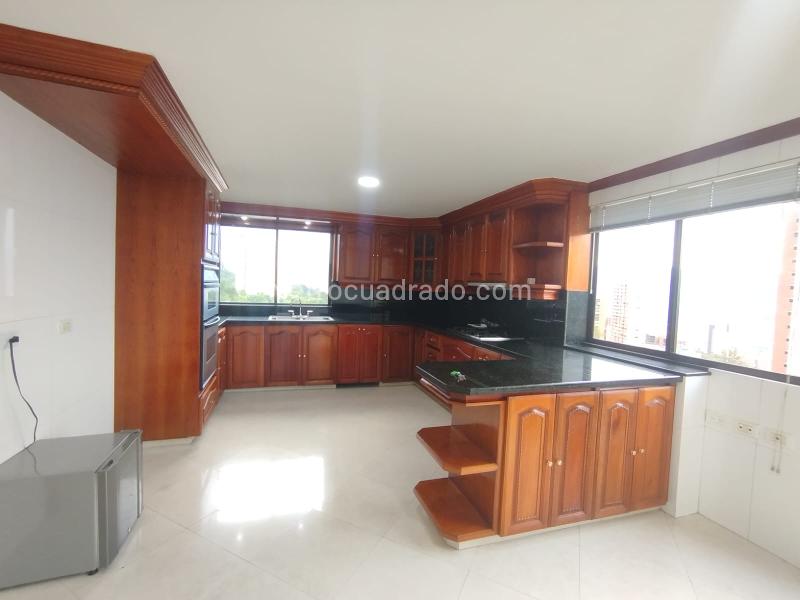 Spacious 4BR Apartment with Tennis Court in El Tesoro - 2