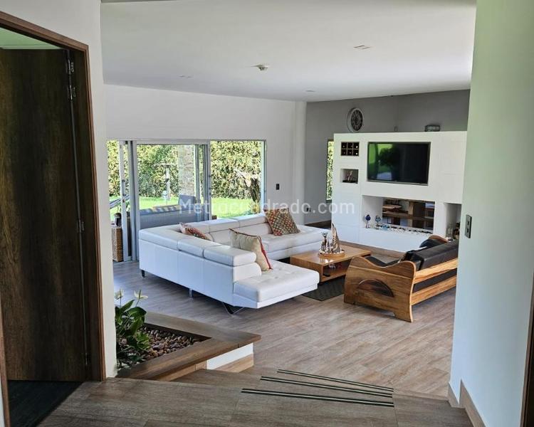 Spacious 4BR House with Private Land in Santa Elena - 8