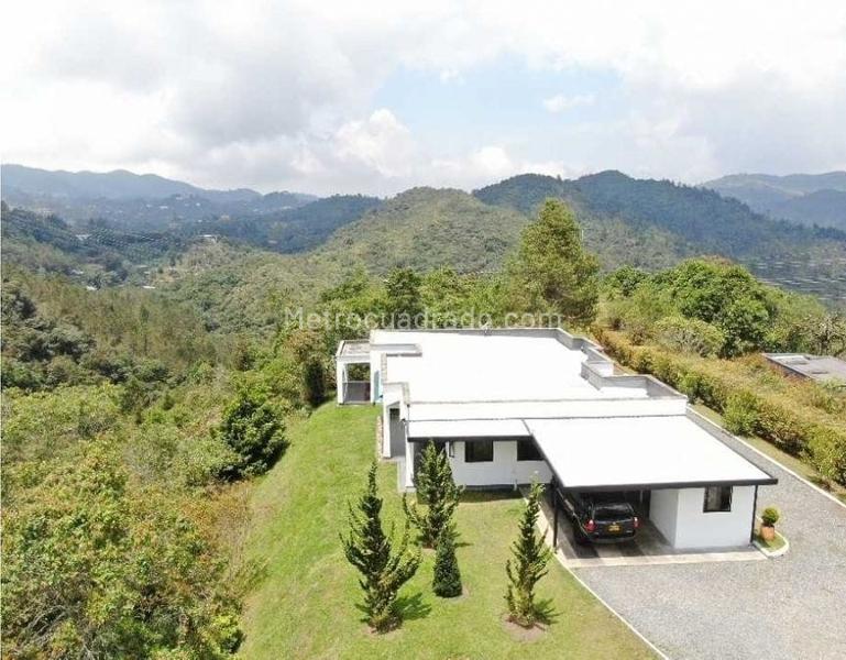 3BR House in El Retiro (220 m²) - 2