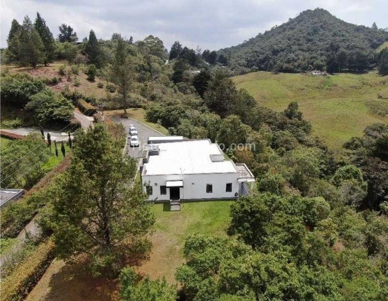 3BR House in El Retiro (220 m²) - 4