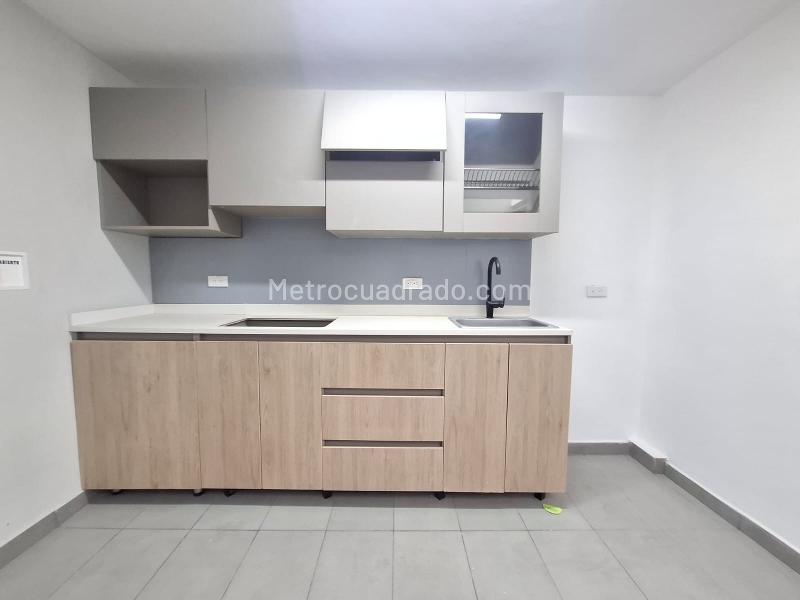 Casa Comercial Versátil de 4 Alcobas en Manila