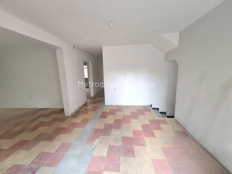 Casa Comercial Versátil de 4 Alcobas en Manila - 4