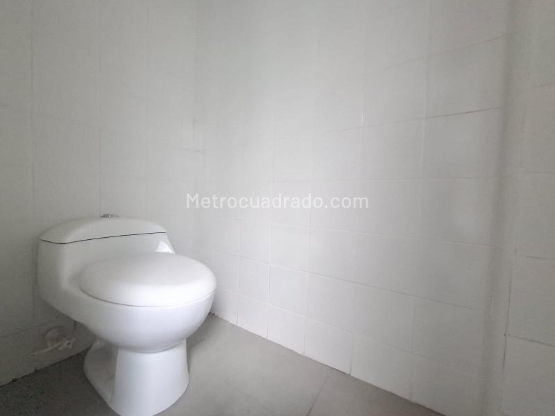 Casa Comercial Versátil de 4 Alcobas en Manila - 5