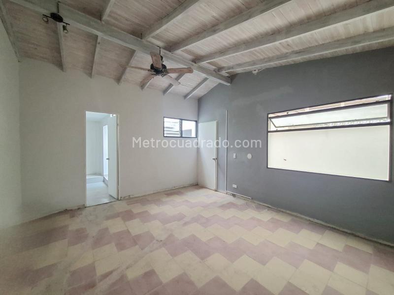 Casa Comercial Versátil de 4 Alcobas en Manila - 6