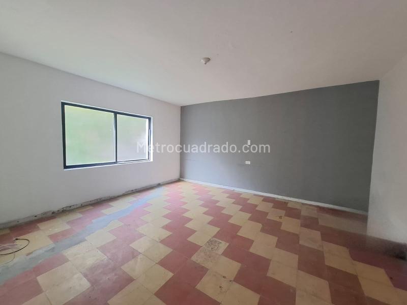 Casa Comercial Versátil de 4 Alcobas en Manila - 8