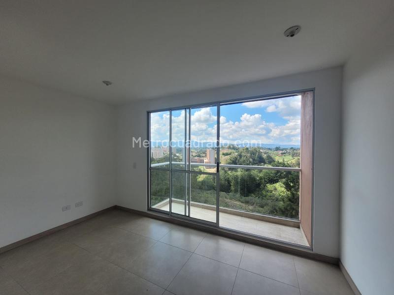 Apartamento en arriendo en Rionegro (Fontibón) 2 hab / 2 baños - 4