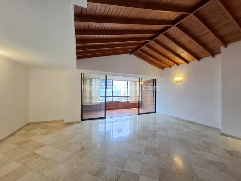 Modern 3BR Apartment with Balcony in El Tesoro - 3