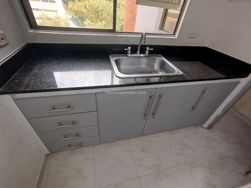 Apartamento de 3 Alcobas con Balcón en Transversal Superior, El Poblado - 2
