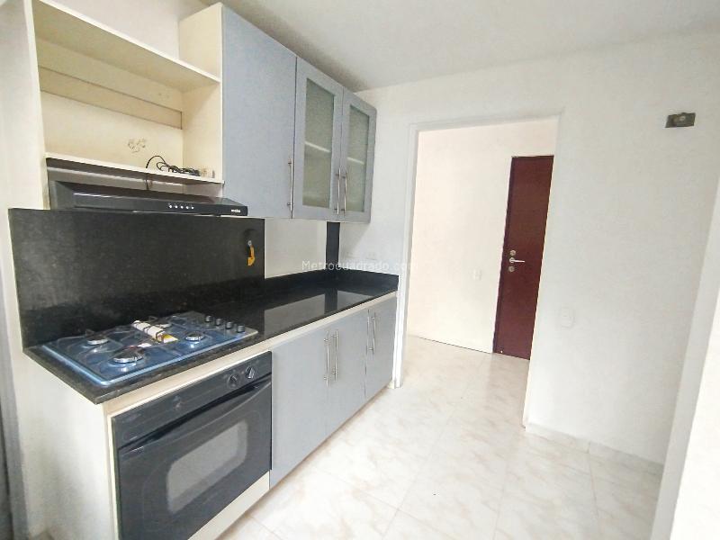 Apartamento de 3 Alcobas con Balcón en Transversal Superior, El Poblado - 3