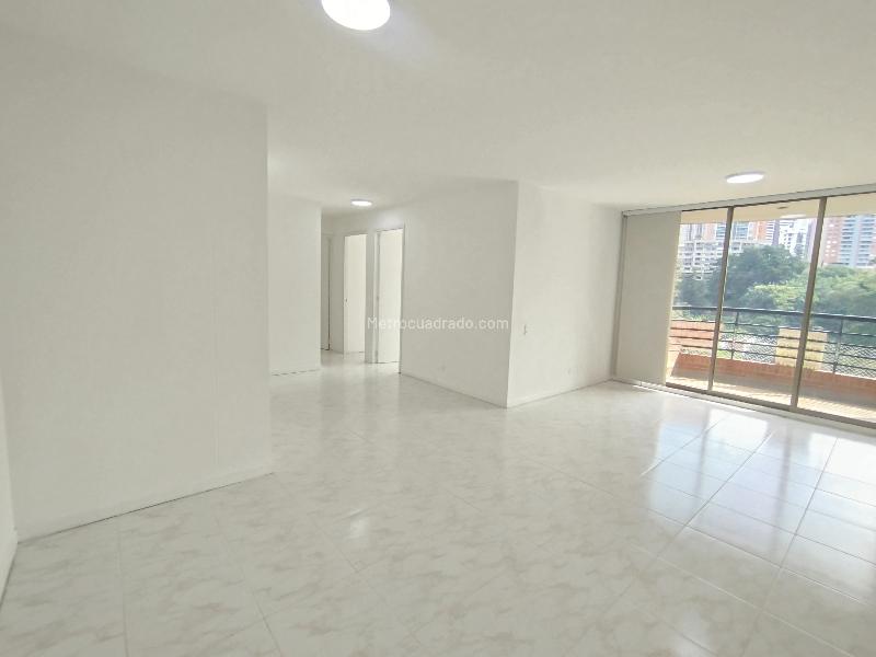Apartamento de 3 Alcobas con Balcón en Transversal Superior, El Poblado - 6