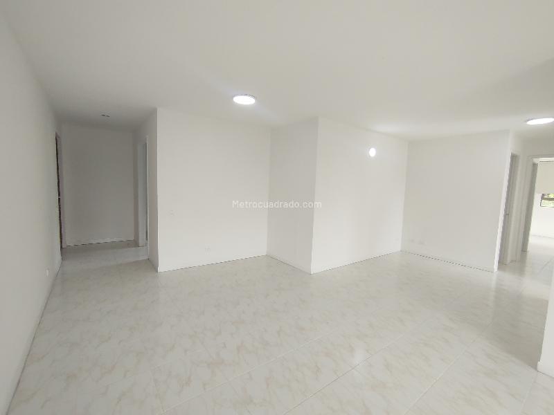 Apartamento de 3 Alcobas con Balcón en Transversal Superior, El Poblado - 7