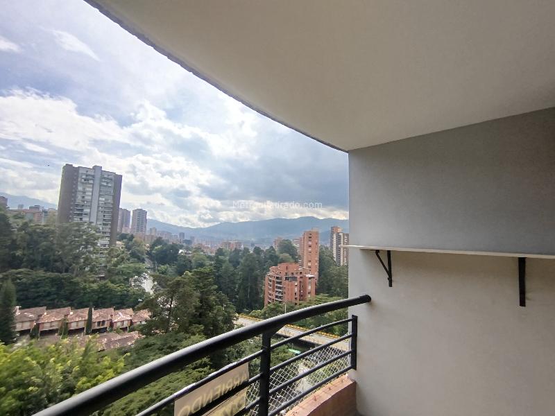 Apartamento de 3 Alcobas con Balcón en Transversal Superior, El Poblado - 8