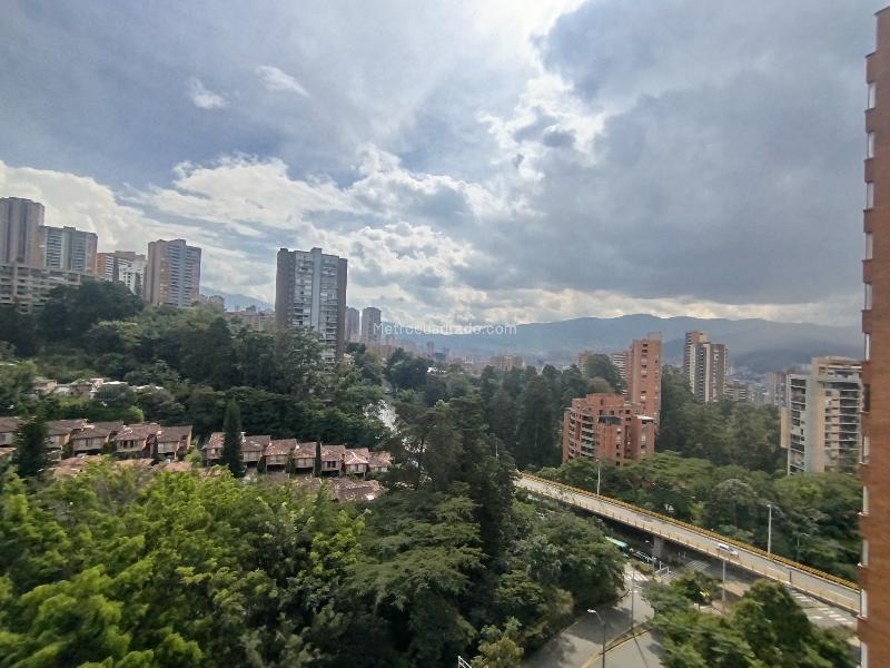 Apartamento de 3 Alcobas con Balcón en Transversal Superior, El Poblado - 9