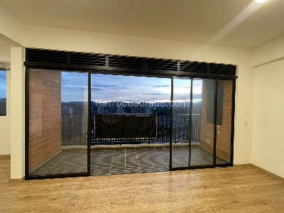 Apartamento de 2 alcobas en venta en Barro Blanco, Rionegro, 75 m² · foto 2 de 14
